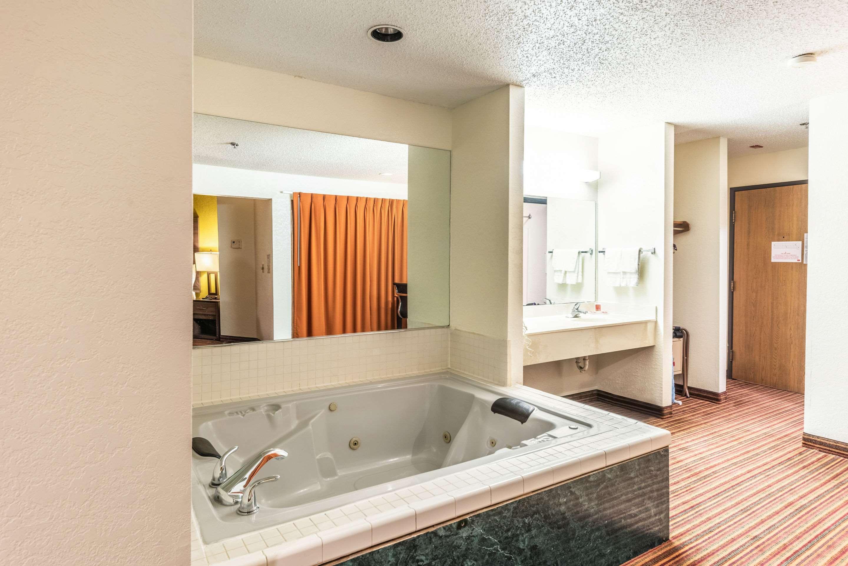 Econo Lodge Inn & Suites McKinney Extérieur photo